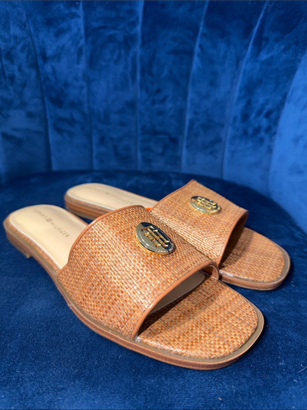 Tommy Hilfiger Tan Woven Slide Sandals w/ Gold Accent Size 9.5